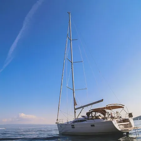 Elan Impression 50- Lena Hotel en barco